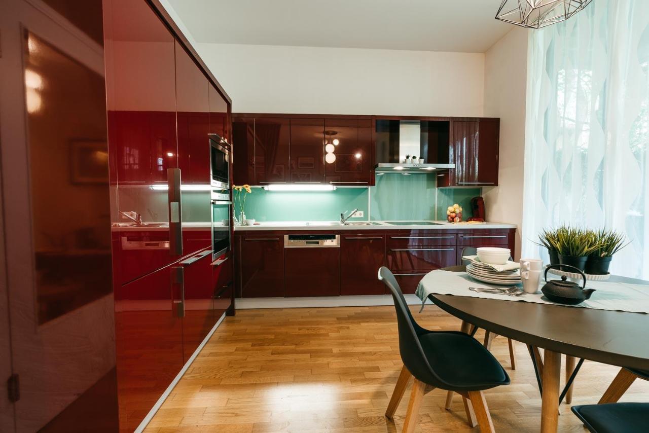 Luxury Downtown Appartement Mit Garage Грац Экстерьер фото
